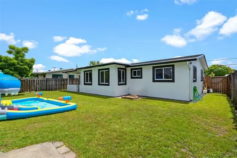 2485 NW 84th Way Sunrise FL 33322