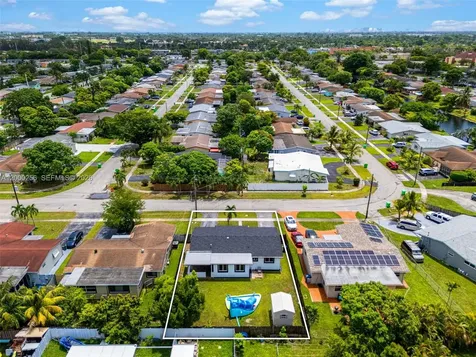 2485 NW 84th Way Sunrise FL 33322