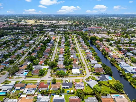 2485 NW 84th Way Sunrise FL 33322
