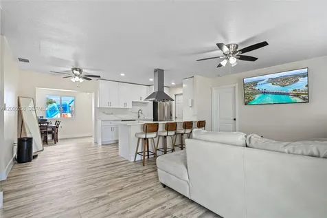 2485 NW 84th Way Sunrise FL 33322