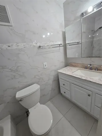 932 W 80th Place Hialeah FL 33014