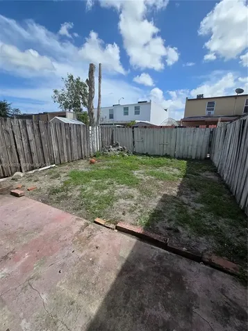 932 W 80th Place Hialeah FL 33014
