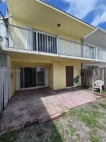 932 W 80th Place Hialeah FL 33014