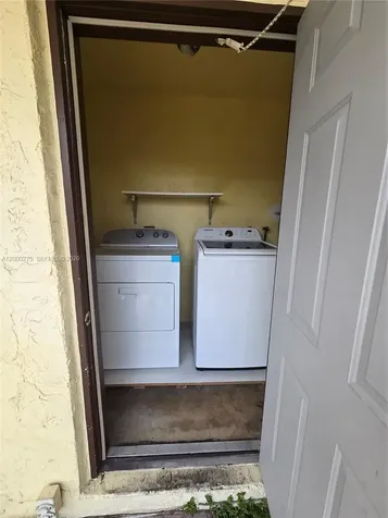 932 W 80th Place Hialeah FL 33014