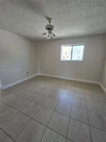 932 W 80th Place Hialeah FL 33014