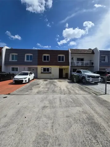 932 W 80th Place Hialeah FL 33014