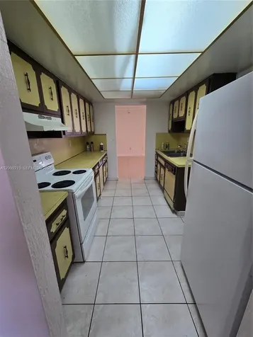 932 W 80th Place Hialeah FL 33014