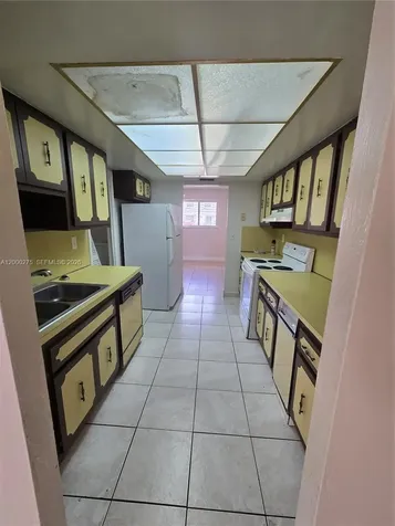 932 W 80th Place Hialeah FL 33014
