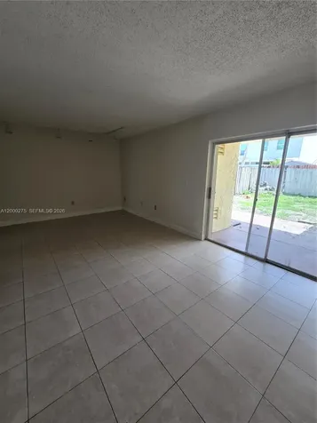 932 W 80th Place Hialeah FL 33014