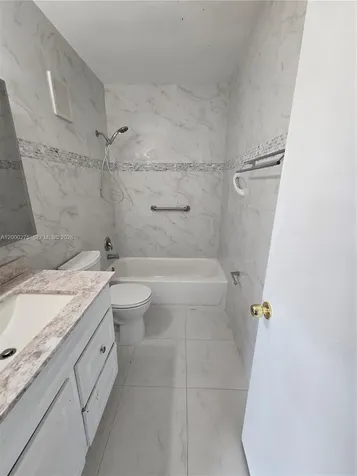 932 W 80th Place Hialeah FL 33014