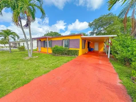 3913 SW 28th Street West Park FL 33023