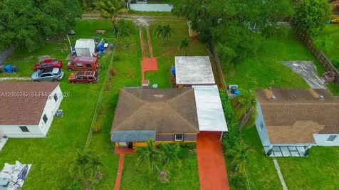3913 SW 28th Street West Park FL 33023