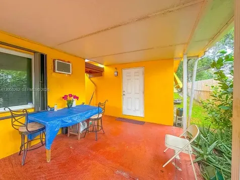 3913 SW 28th Street West Park FL 33023