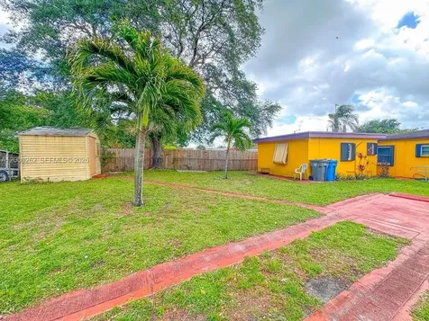 3913 SW 28th Street West Park FL 33023