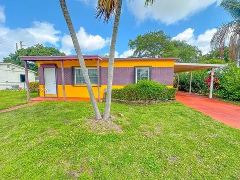 3913 SW 28th Street West Park FL 33023