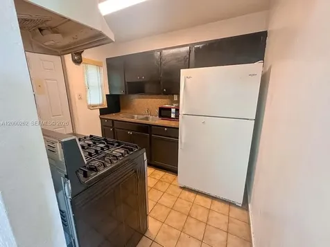 3913 SW 28th Street West Park FL 33023