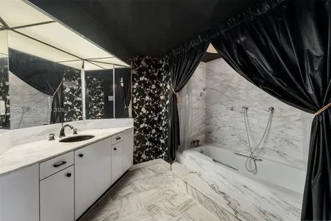 5500 Collins Avenue Miami Beach FL 33140
