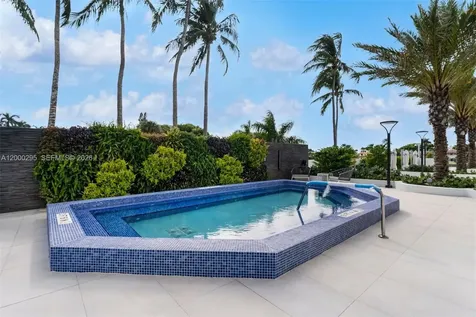5500 Collins Avenue Miami Beach FL 33140