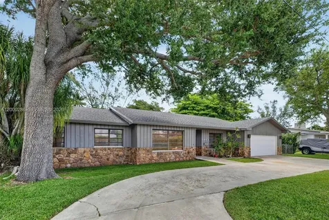 7009 SW 66th Avenue South Miami FL 33143