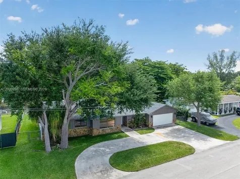 7009 SW 66th Avenue South Miami FL 33143