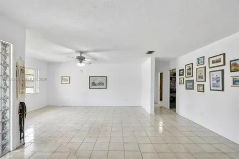7009 SW 66th Avenue South Miami FL 33143