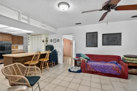7009 SW 66th Avenue South Miami FL 33143
