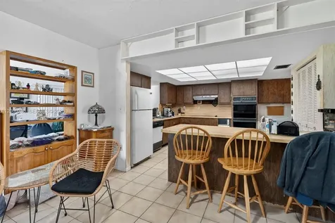 7009 SW 66th Avenue South Miami FL 33143