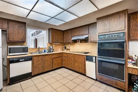 7009 SW 66th Avenue South Miami FL 33143