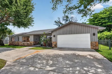 7009 SW 66th Avenue South Miami FL 33143