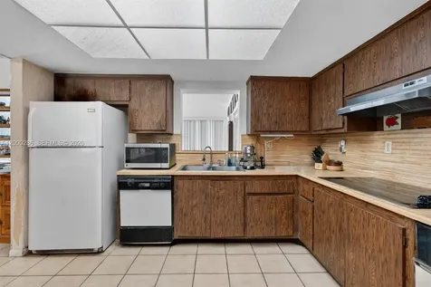 7009 SW 66th Avenue South Miami FL 33143