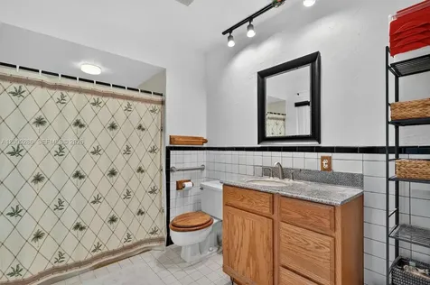 7009 SW 66th Avenue South Miami FL 33143
