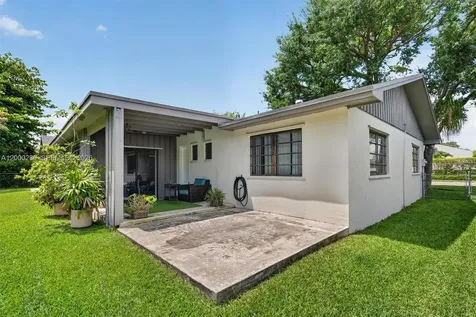 7009 SW 66th Avenue South Miami FL 33143
