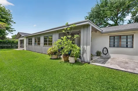 7009 SW 66th Avenue South Miami FL 33143