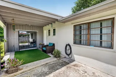 7009 SW 66th Avenue South Miami FL 33143