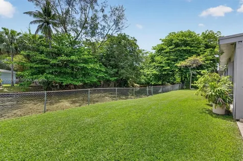 7009 SW 66th Avenue South Miami FL 33143