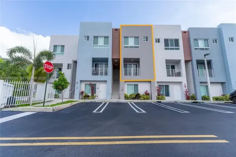 2505 NE 193rd Street Miami FL 33180