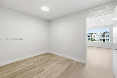 2505 NE 193rd Street Miami FL 33180