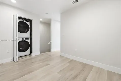 2505 NE 193rd Street Miami FL 33180