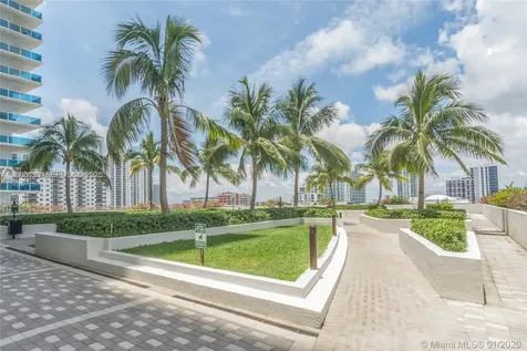 665 NE 25th Street Miami FL 33137