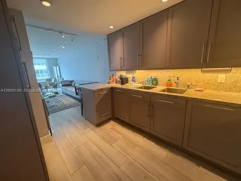 5401 Collins Avenue Miami Beach FL 33140