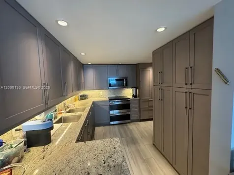 5401 Collins Avenue Miami Beach FL 33140