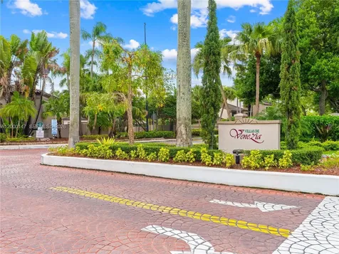 9821 Nob Hill Court Sunrise FL 33351
