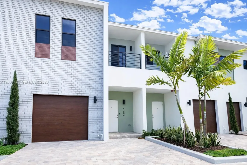 4384 NW 9th Street Plantation FL 33317