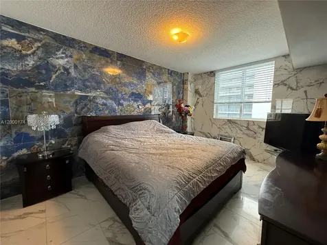 601 NE 23rd Street Miami FL 33137