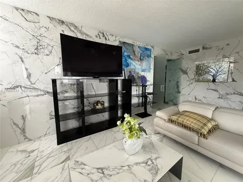 601 NE 23rd Street Miami FL 33137
