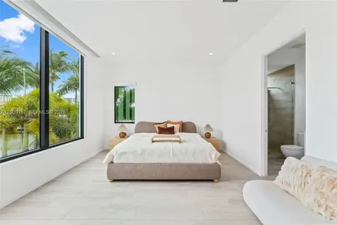 4232 E Tradewinds Avenue Lauderdale By The Sea FL 33308