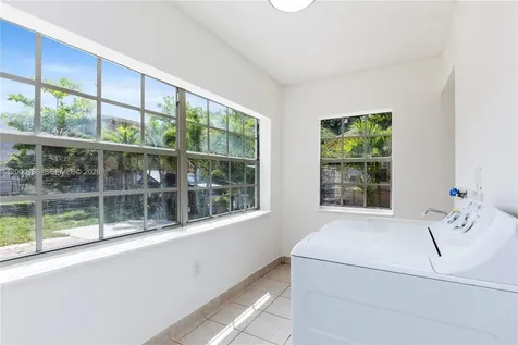 15 SW 6th Street Dania Beach FL 33004