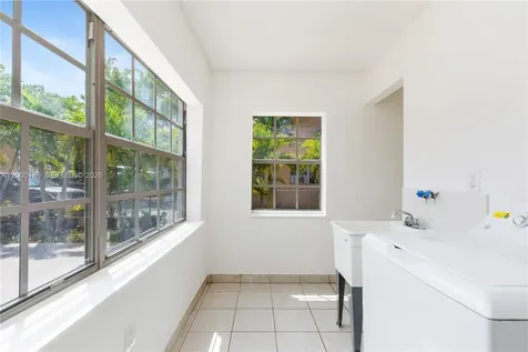 15 SW 6th Street Dania Beach FL 33004
