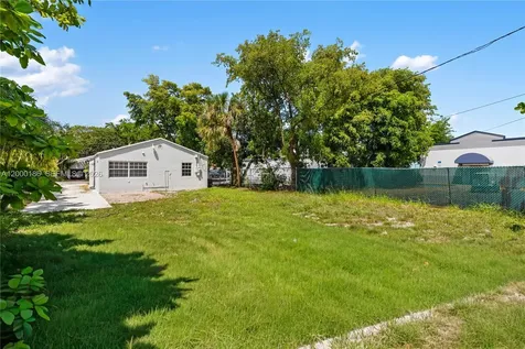 15 SW 6th Street Dania Beach FL 33004