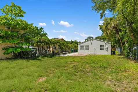 15 SW 6th Street Dania Beach FL 33004